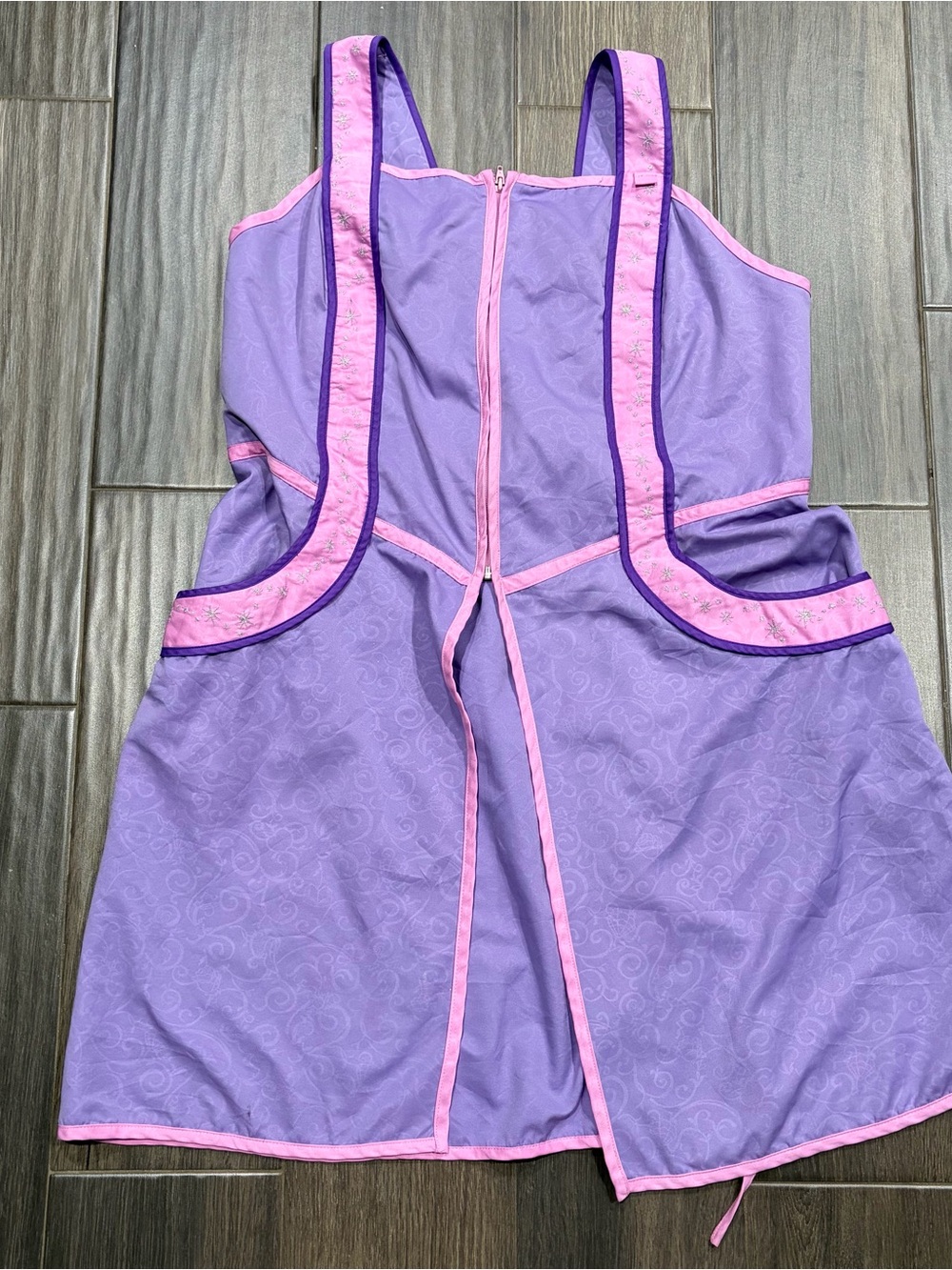 Authentic Disney World Wide Services Cast Member Bibbidi Bobbidi Boutique XL